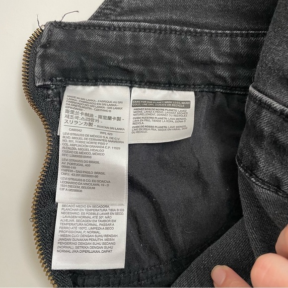 LEVI’S black denim cutoff shortalls with side zipper - Picture 7 of 10